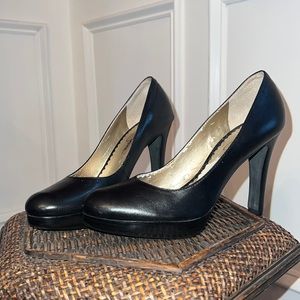 Jessica Simpson platform pumps size 6